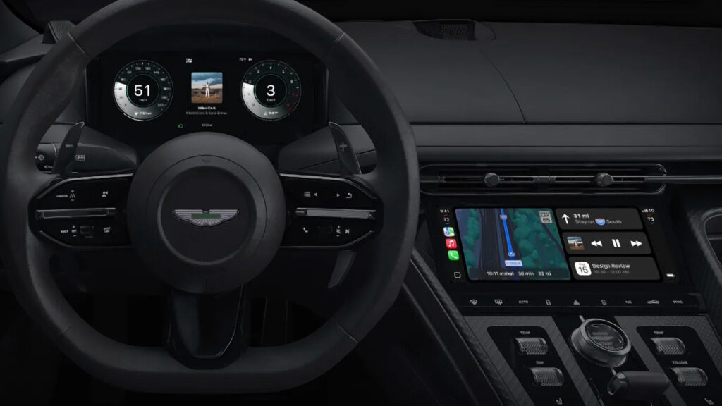Schermo Aston Martin con CarPlay Ultra