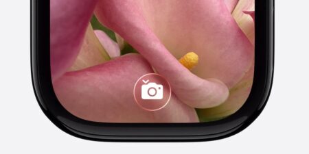 Apple Watch con quadrante watchOS 26 che mostra un suggerimento visivo dello Smart Stack