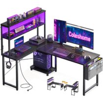 ⭕️Coleshome Scrivania Gaming con LED e Prese, 135 × 100 cm Scrivania Gaming Angolare Reversibile con Scaffali Portaoggetti, Scrivania Angolare con Borsa Portaoggetti per Giocatori, Nero